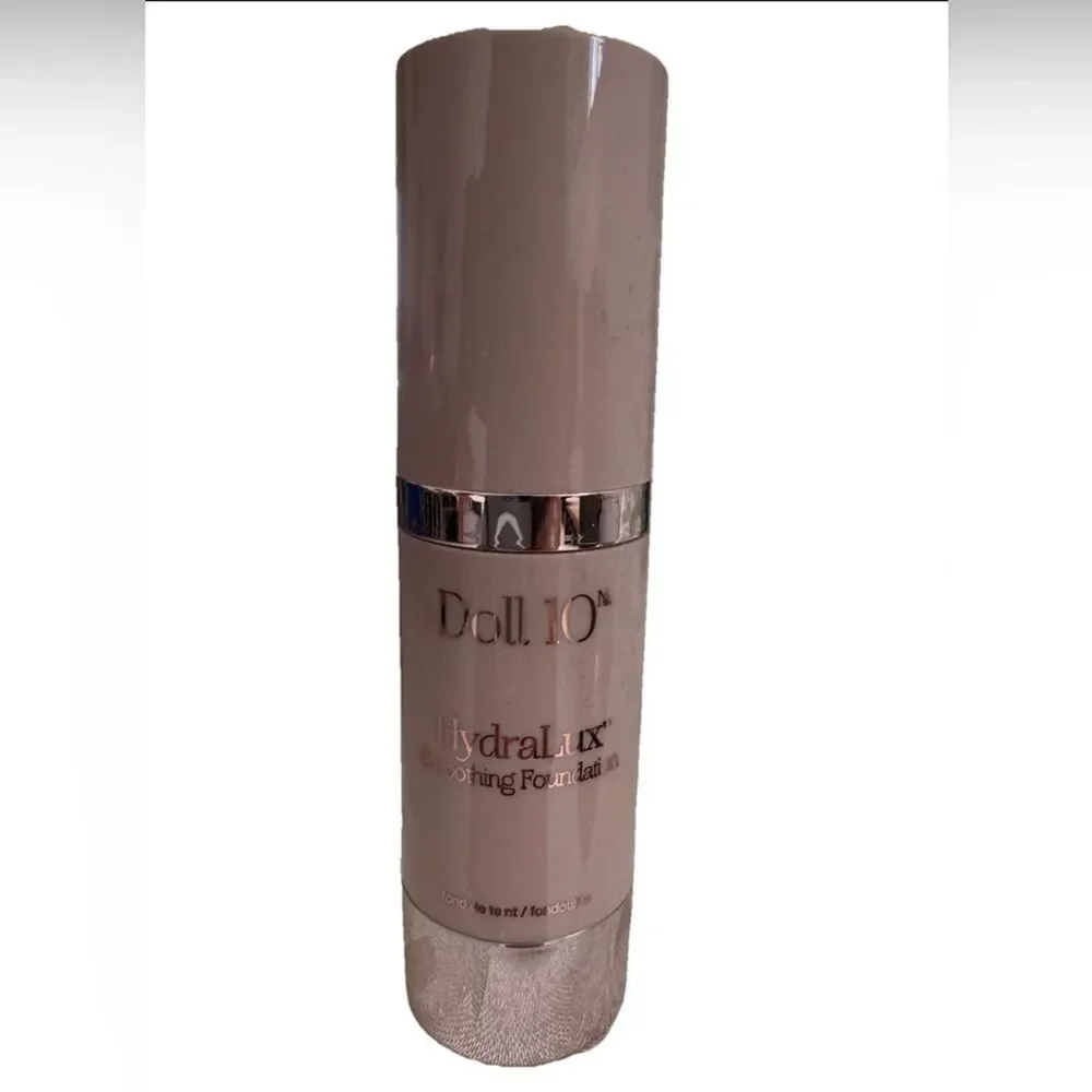 Doll 10 HydraLuxe Smoothing Foundation NEW without Box  1 Fl oz Shade Medium